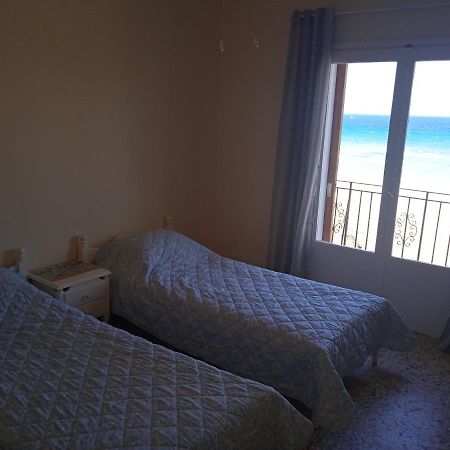 Apartment On The Beach อาร์เตมีดา ภายนอก รูปภาพ